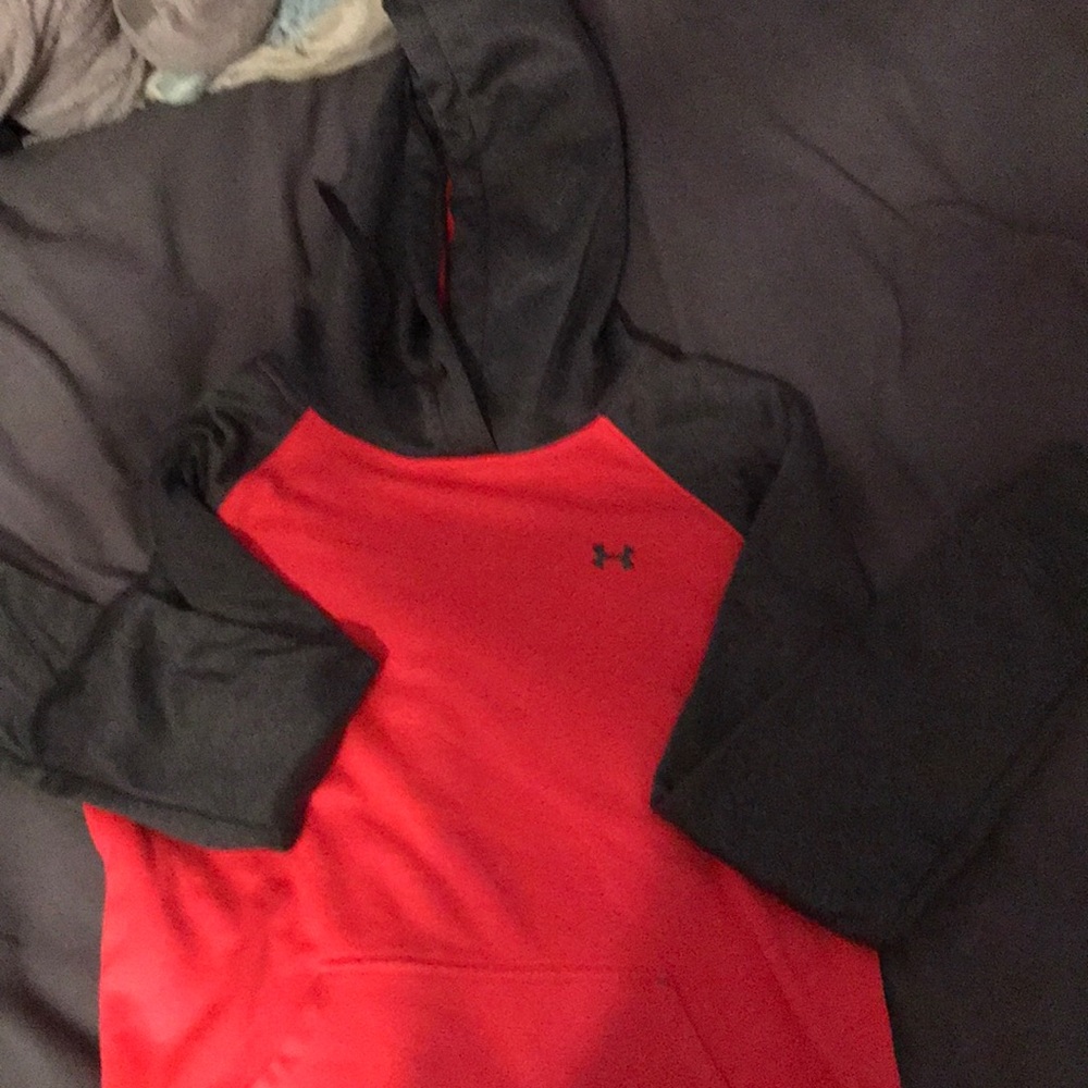 Women’s M pink Under Armor sweatshirt. Brand new